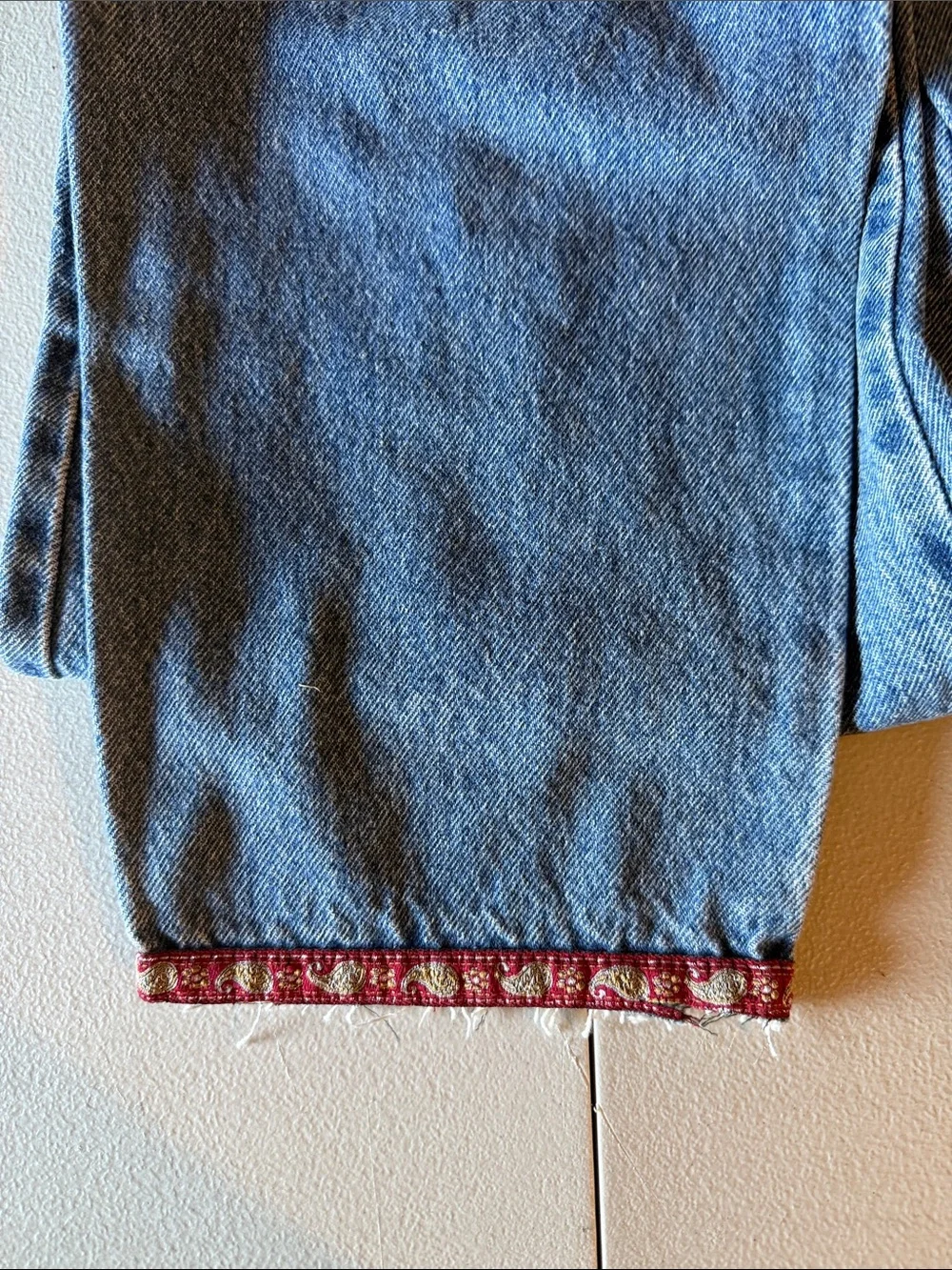 Denim Casual Corner Capri Baggy Wide Leg Raw Hem Red Trim Accent Denim Size: 4R